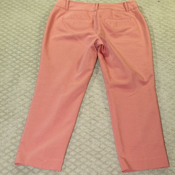 Ann Taylor Women's 6 Mid Rise Curvy Light Salmon Pink Straight Cropped Pants - Picture 2 of 6